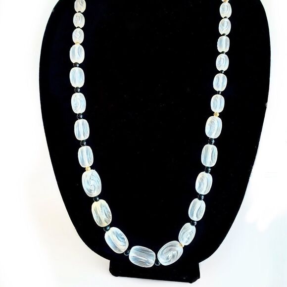 Art Deco matte lucite black beaded necklace - Picture 1 of 9